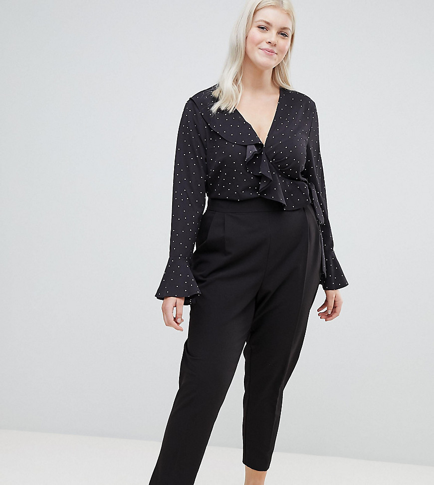 Plus-size trousers by ASOS CURVE High-rise waist Just like your standards Pleat details to front Side pockets Zip-side fastening Tapered leg Slim fit - cut close to the body