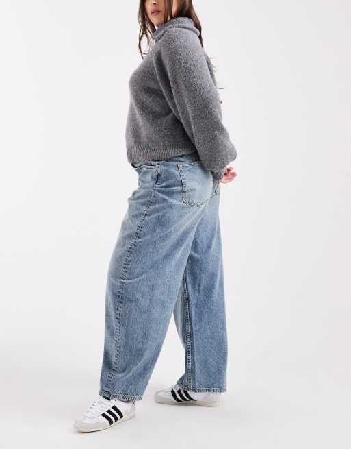 ASOS DESIGN Curve high waisted barrel jeans in pale vintage wash, 3 of 5