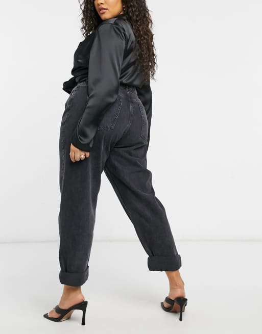 ASOS DESIGN Curve - Højtaljede løstsiddende mom-jeans i forvasket sort, 2 af 4