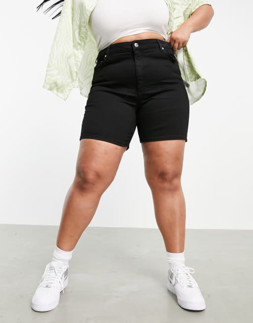 ASOS DESIGN Curve - Højtaljede skinny denimshorts med stretch i sort, 4 af 4
