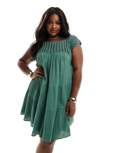 ASOS DESIGN Curve - Hæklet, lagdelt mini-sundress i swing-stil i kakigrøn - view 1