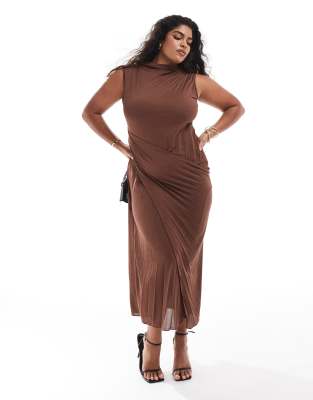 ASOS DESIGN Curve - Hochgeschlossenes Plissee-Maxikleid in Schokobraun mit drapiertem Wickelrock-Brown