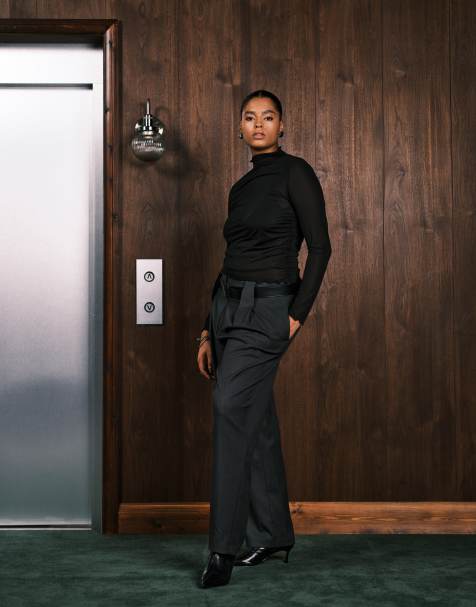 ASOS DESIGN Curve - Hoogsluitende halfdoorschijnende top van mesh met lange mouwen in zwart - view 1