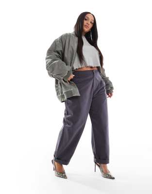 ASOS DESIGN Curve - Hose in Anthrazit mit abgerundetem Beinschnitt und umgeschlagenem Saum-Grau