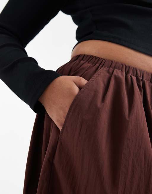 ASOS DESIGN Curve – Hose in Braun mit extrem weitem Bein, 3 von 5