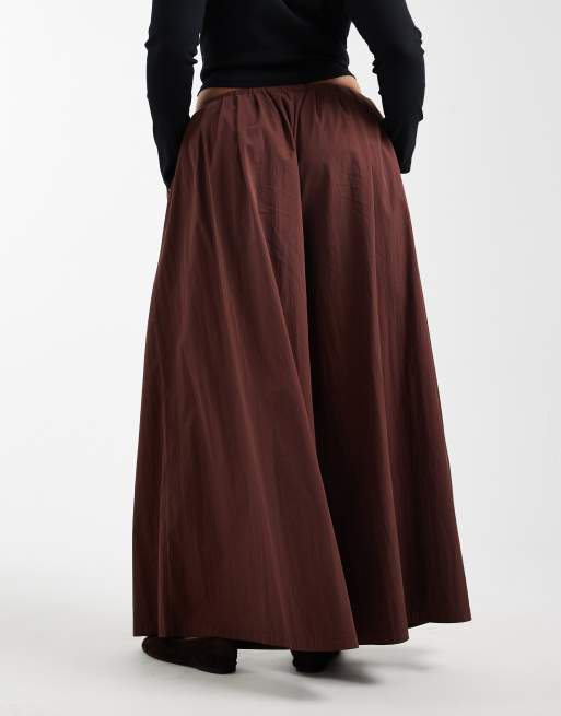 ASOS DESIGN Curve – Hose in Braun mit extrem weitem Bein, 4 von 5