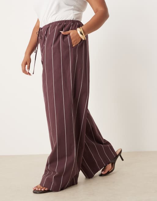 ASOS DESIGN Curve – Hose in gestreiftem Burgunderrot mit weitem Bein, 2 von 4
