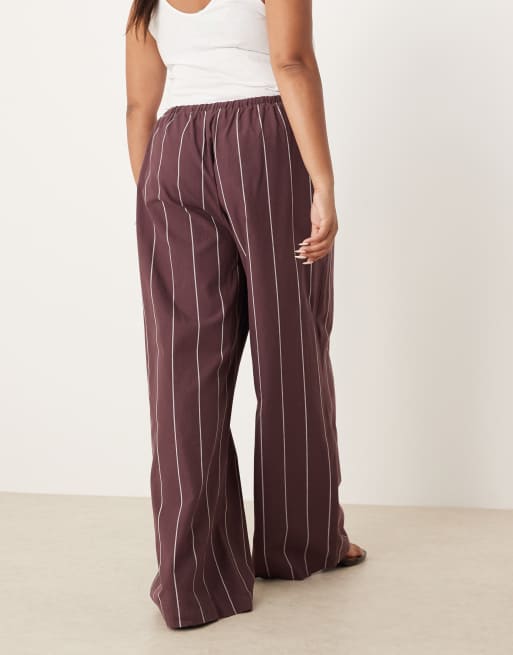 ASOS DESIGN Curve – Hose in gestreiftem Burgunderrot mit weitem Bein, 4 von 4