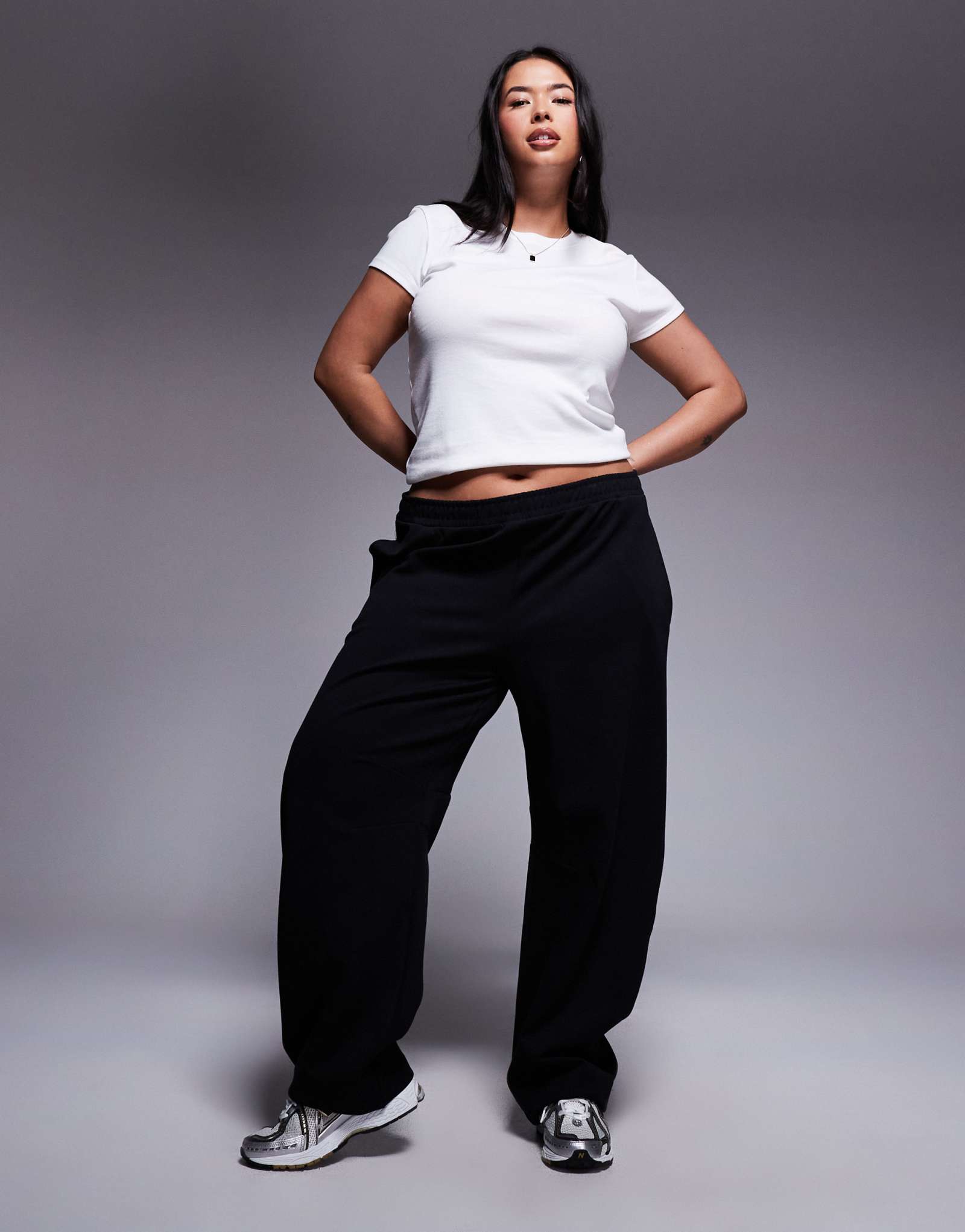 Спортивные брюки ASOS DESIGN Curve interlock с округлыми штанинами черного цвета