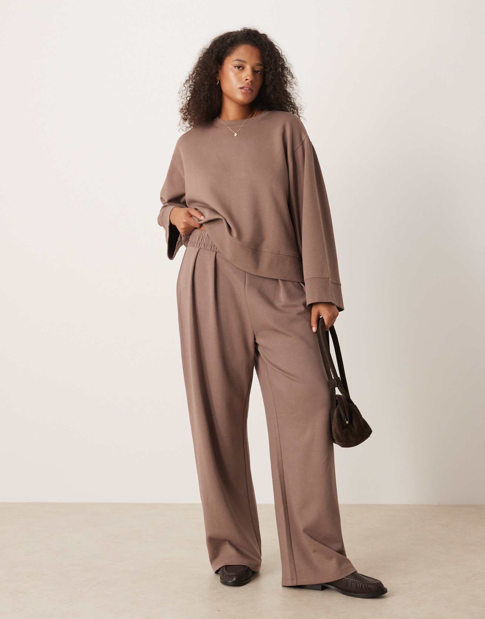 Очень широкие брюки ASOS DESIGN Curve interlock темно-серого цвета