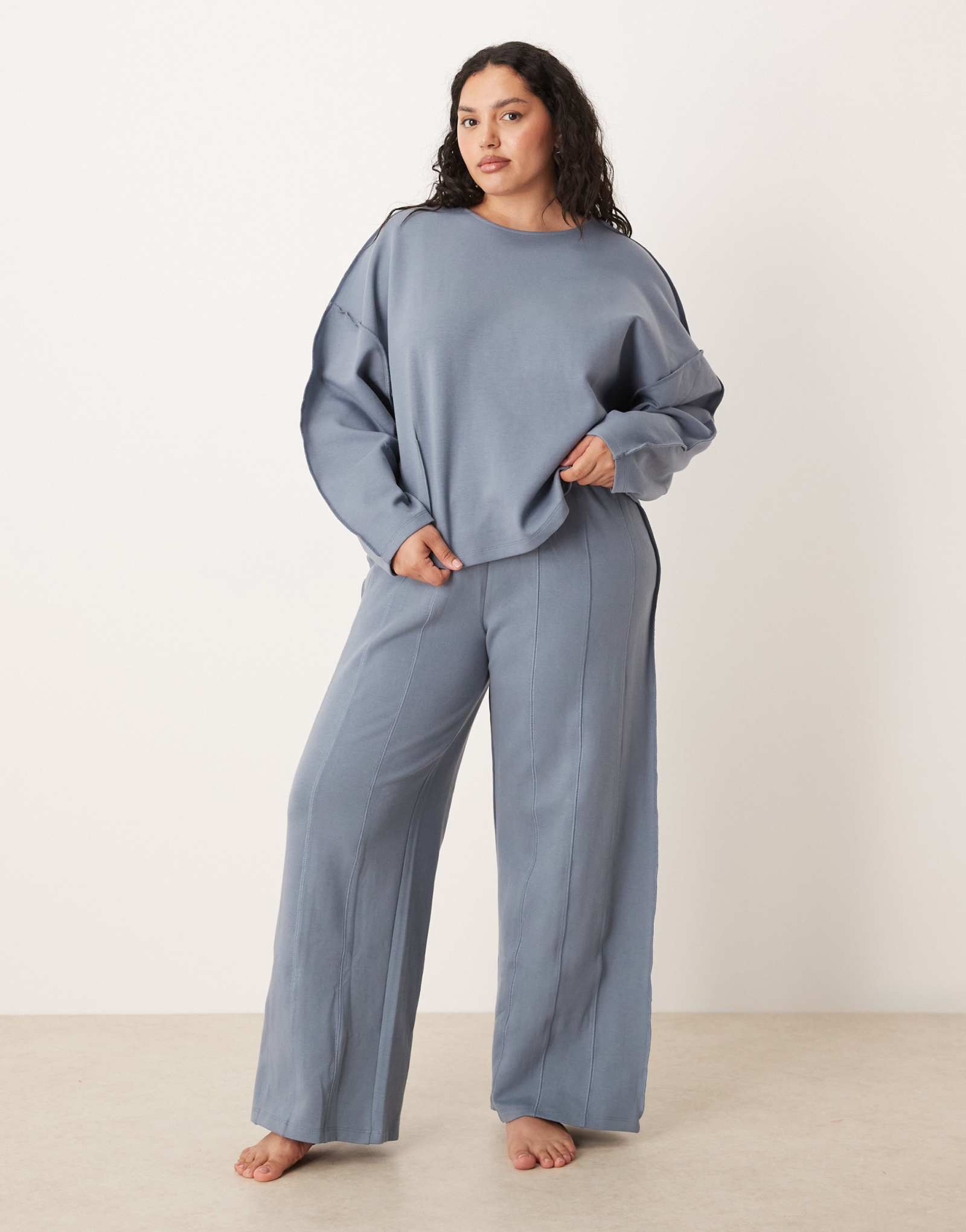 Спортивные брюки ASOS DESIGN Curve interlock со сверхширокими штанинами и детализированными швами синего цвета
