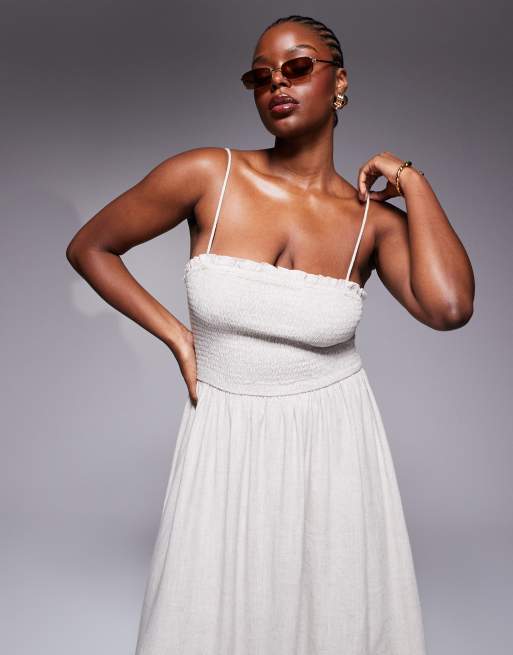 ASOS DESIGN Curve – Isabel – Beige, smockad strandklänning med bandeauringning i linnemix , 2 av 4