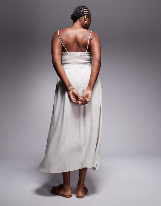ASOS DESIGN Curve – Isabel – Beige, smockad strandklänning med bandeauringning i linnemix , 3 av 4