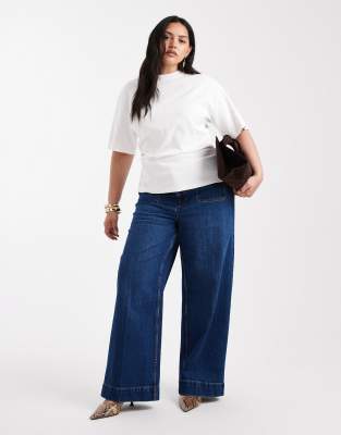 ASOS DESIGN Curve - Jeans in dunkler Waschung mit hohem Bund, weitem Bein und Vordertaschen-Blau