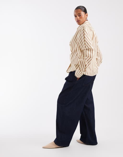 ASOS DESIGN Curve jeans med læg foran og horseshoe i rinse, 2 af 5