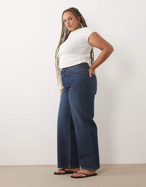 ASOS DESIGN Curve jeansy o prostych, szerokich nogawkach w ciemnym średnim spraniu, 2 z 5
