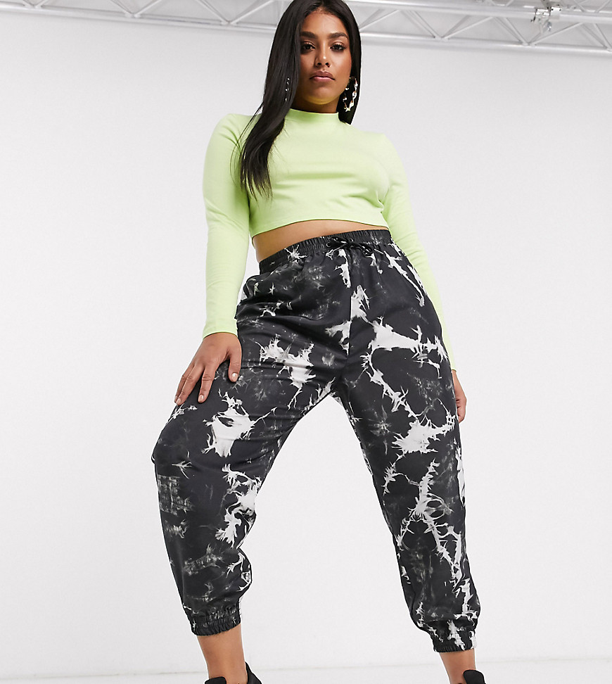 Plus-size sweatpants by ASOS DESIGN Throw on and go Drawstring waistband Side pockets Fitted cuffs Regular fit True to size