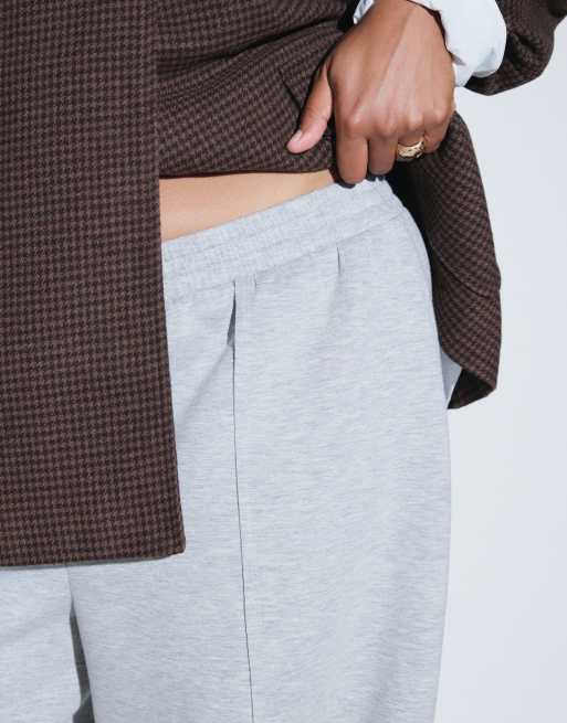 ASOS DESIGN Curve jogger large en tissu effet scuba avec détail de plis, gris chiné, 3 de 5