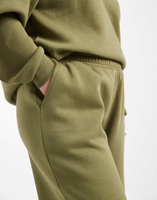 ASOS DESIGN Curve - Joggers a fondo ampio color kaki con interno spazzolato, 4 di 5