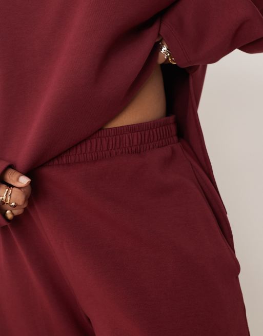ASOS DESIGN - Curve - Joggingbroek met wijde pijpen en interlocknaden in bordeauxrood, 2 van 5