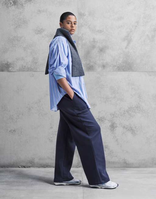 ASOS DESIGN Curve – Jogginghose in Marineblau mit weicher Innenseite und weitem Bein, 2 von 5