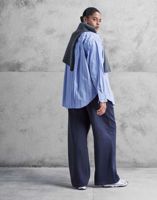 ASOS DESIGN Curve – Jogginghose in Marineblau mit weicher Innenseite und weitem Bein, 3 von 5