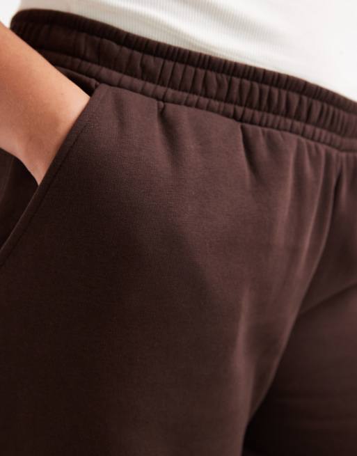 ASOS DESIGN Curve – Jogginghose in Schokobraun mit aufgerauter Innenseite und weitem Bein, 4 von 5