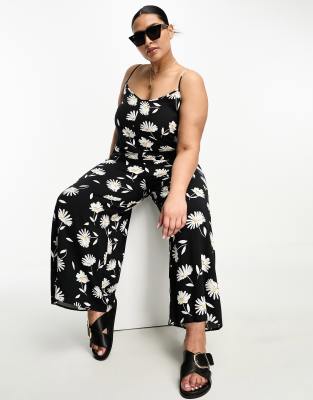 ASOS DESIGN Curve - Jumpsuit mit großem Blümchenmuster, Hosenrock und Trägern-Bunt