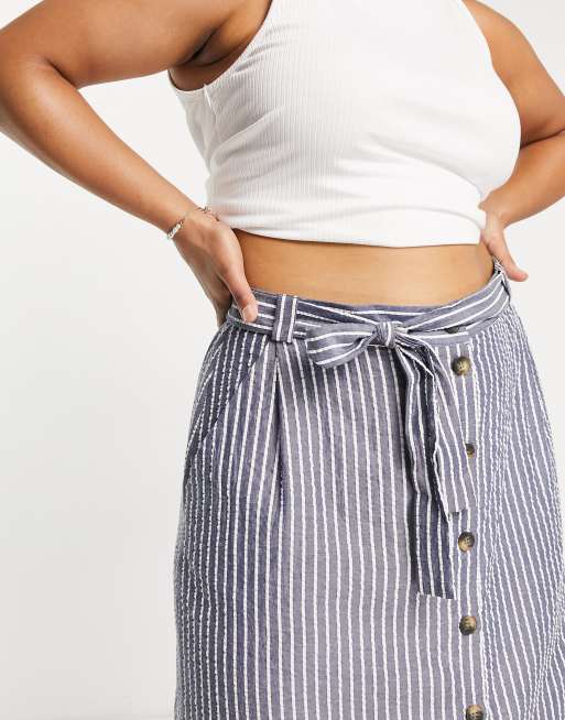 ASOS DESIGN Curve - Jupe boutonnée mi-longue à ceinture en crépon rayé - Noir et blanc, 3 de 4