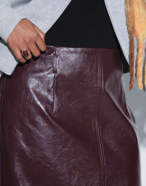 ASOS DESIGN Curve jupe crayon en imitation cuir à taille nette ajustée bordeaux, 3 de 5