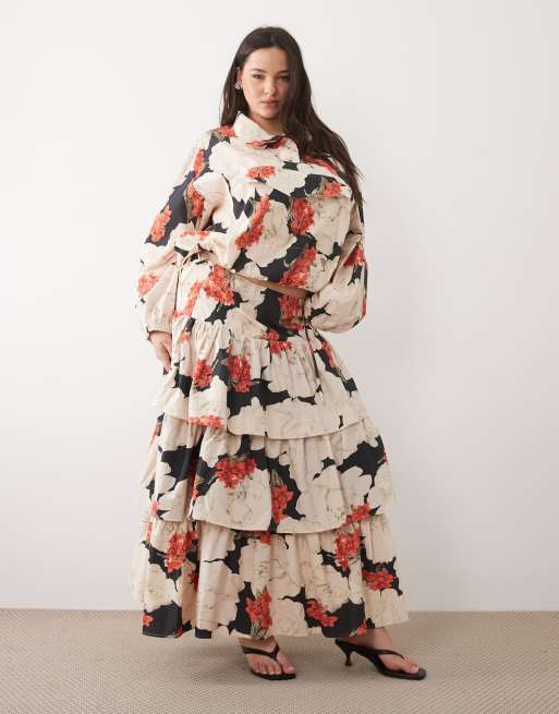 ASOS DESIGN Curve - Jupe d'ensemble longue à imprimé fleuri avec taille basse et volants étagés - Rouge