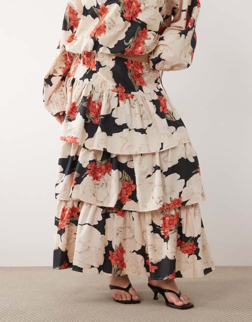 ASOS DESIGN Curve - Jupe d'ensemble longue à imprimé fleuri avec taille basse et volants étagés - Rouge, 3 de 5