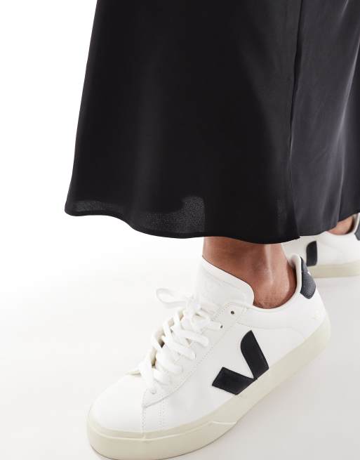 ASOS DESIGN Curve - Jupe mi-longue en satin coupée en biais - Noir, 5 de 5