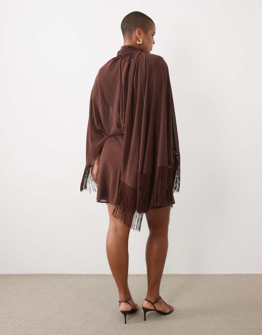 ASOS DESIGN Curve jurk met schoudervullingen, striknek en mouwfranje in bruin, 3 van 4