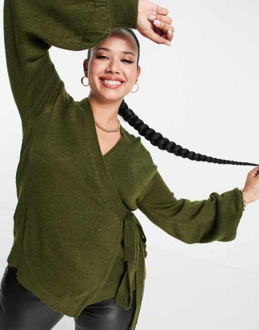 ASOS DESIGN Curve – Kakifärgad stickad kofta med omlottmidja och ballongärm, 3 av 4