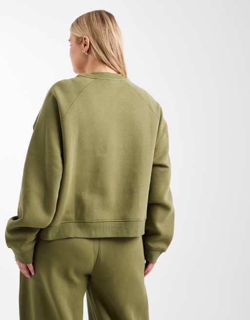 ASOS DESIGN Curve – Kakifärgad sweatshirt i oversize med raglandetalj, 4 av 4