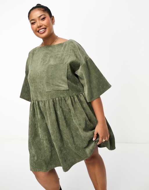 ASOS DESIGN Curve – Kakifärgad t-shirtklänning i manchester