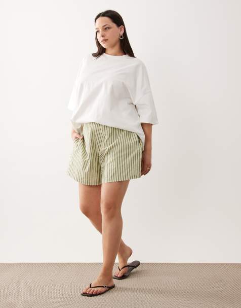 ASOS DESIGN Curve – Kakifärgade, randiga, vippiga shorts med textur och resårmidja - view 1