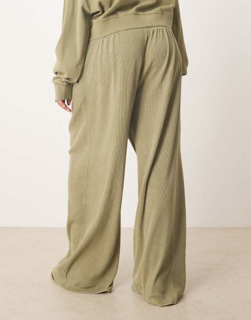 ASOS DESIGN Curve – Kakigröna, våfflade mjukisbyxor med paper bag-midja, 3 av 5