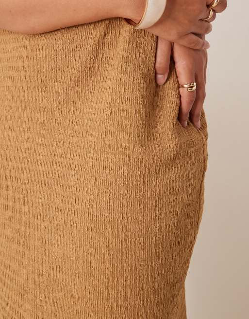 ASOS DESIGN Curve - Kamelbrun midikjole med racersnit og tekstur, 3 af 4