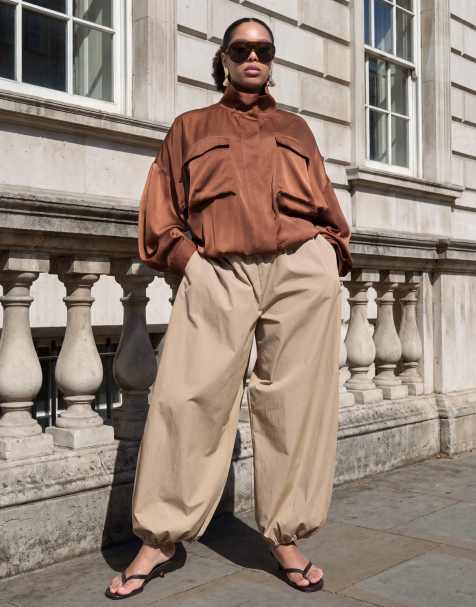 ASOS DESIGN Curve - Kamelbrune pull-on-bukser med ballonsnit i bomulds- og nylonblanding - view 1