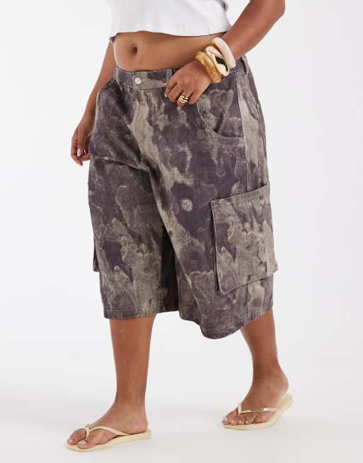 ASOS DESIGN Curve – Kamouflagemönstrade, långa shorts i bermudastil, 2 av 5