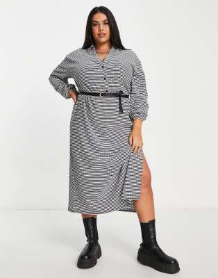ASOS DESIGN Curve - Kariertes, langärmliges Midi-Hemdkleid mit Gürtel in Schwarz-Weiß-Bunt