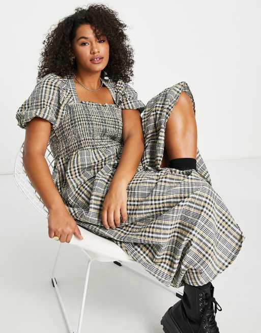 ASOS DESIGN Curve Kariertes Seersucker Maxikleid mit gesmoktem Bustier und Puffarmeln