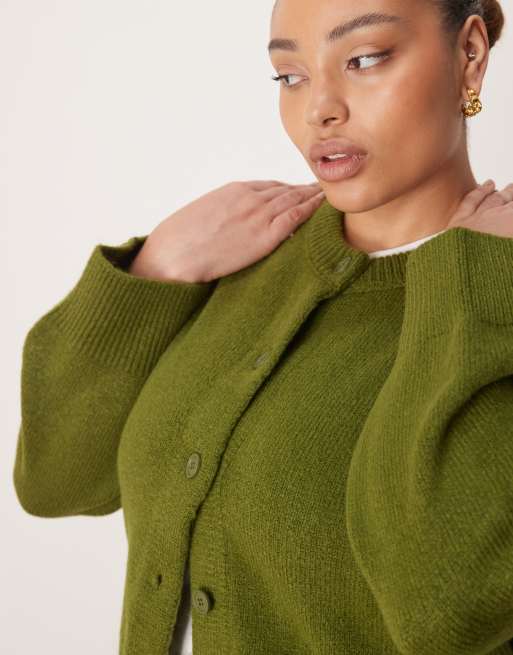 ASOS DESIGN Curve – Kastige Strickjacke in Olivgrün mit Rundhalsausschnitt und seitlichem Schlitz, 4 von 4