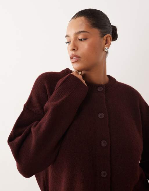ASOS DESIGN Curve – Kastige Strickjacke in Pflaume mit Rundhalsausschnitt und seitlichem Schlitz, 4 von 4