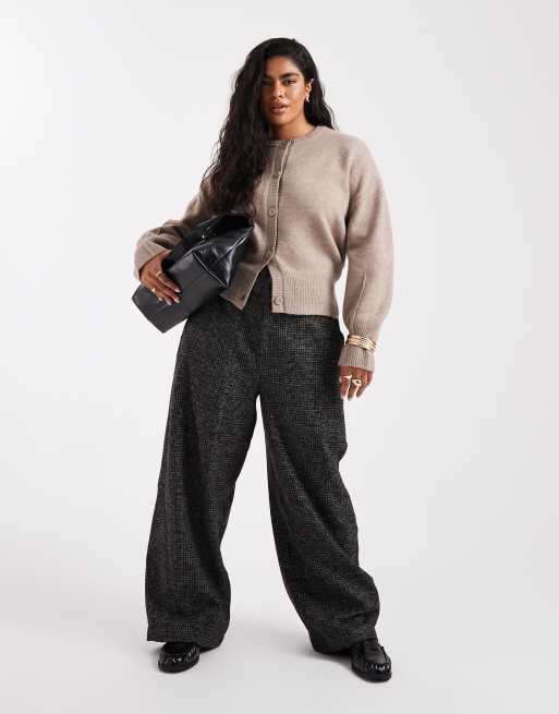 ASOS DESIGN Curve – Kastige Strickjacke in Pilzbraun mit Rundhalsausschnitt und seitlichem Schlitz, 2 von 4