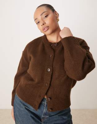 ASOS DESIGN Curve - Kastige Strickjacke in Schokobraun mit Rundhalsausschnitt und seitlichem Schlitz-Brown