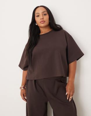 ASOS DESIGN Curve - Kastiges Cropped T-Shirt aus Interlock-Stoff in Schokoladenbraun, Kombiteil-Brown