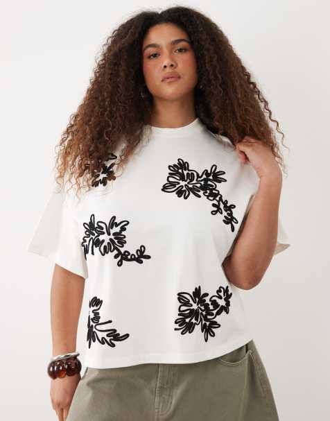 ASOS DESIGN Curve – Kastiges T-Shirt in Weiß mit Cornelli-Blumendetails - view 1